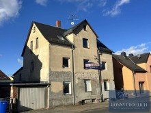 Hauptbild Heizung + Dach neu, Haus mit riesiger Halle / Garage in Zwickau zu verkaufen, Sanierung begonnen